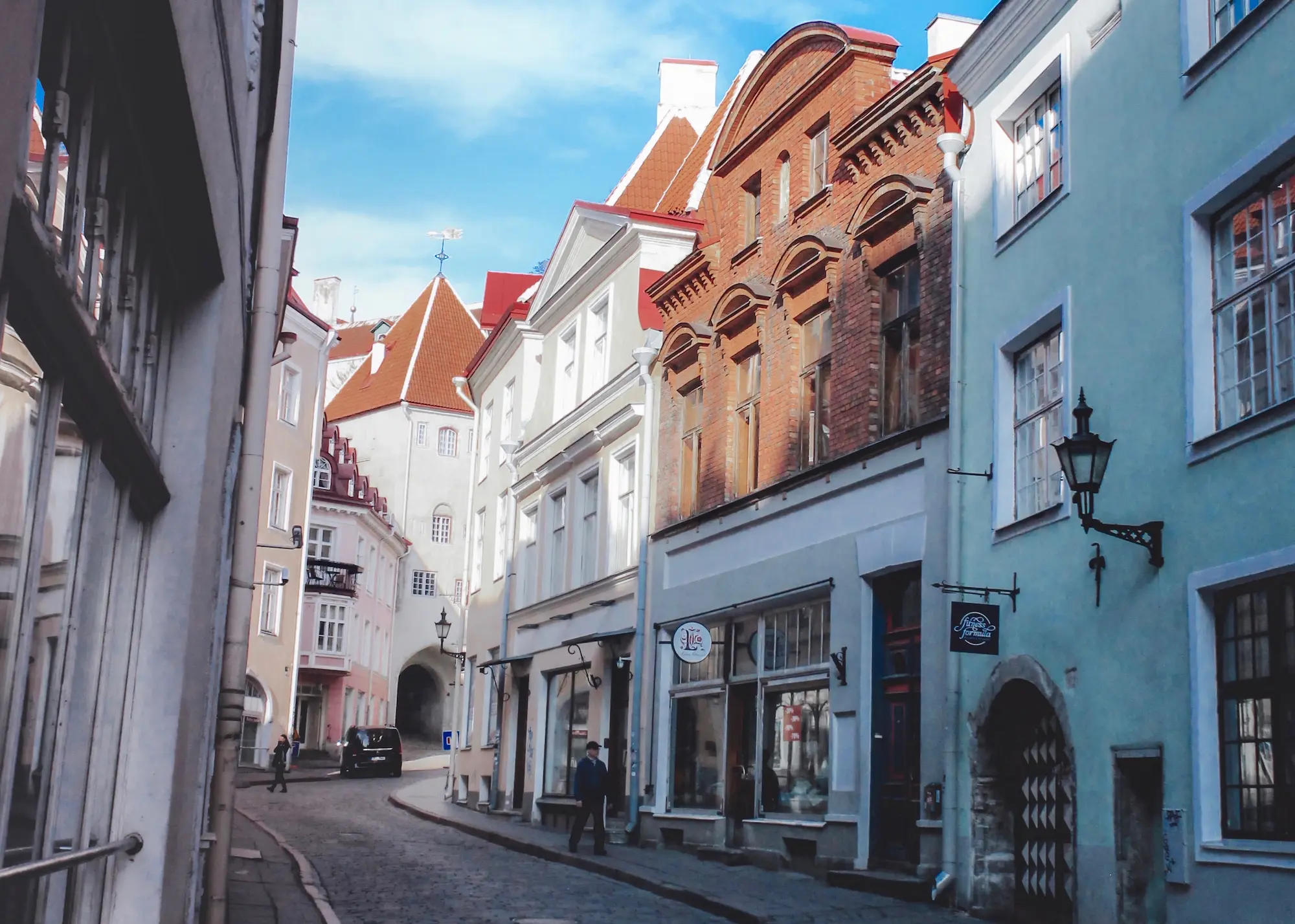 How can Estonia have the lowest risk of money laundering in the Basel AML Index?