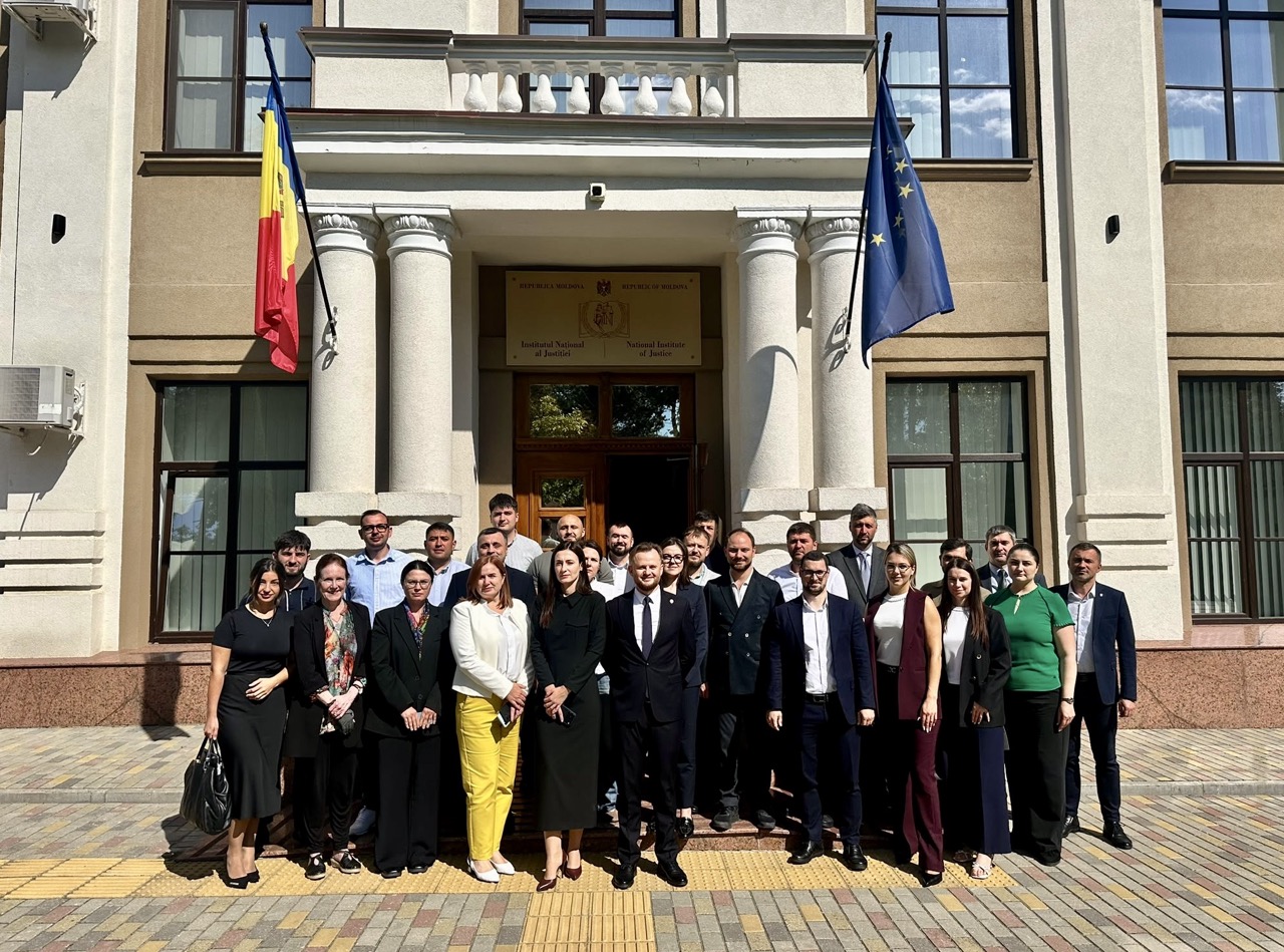 Group photo - Moldova financial investigations and asset recovery training