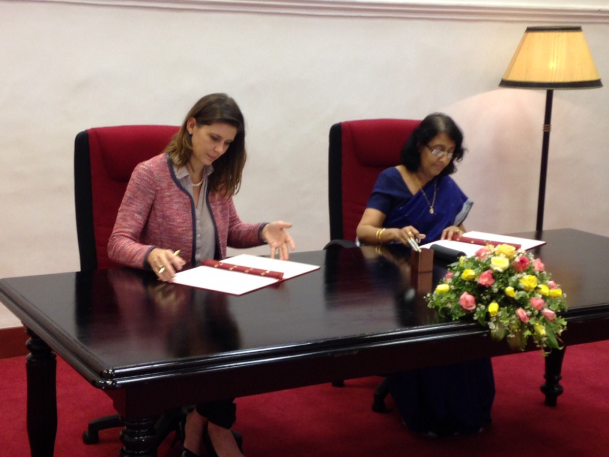 Gretta Fenner signs agreement in Sri Lanka