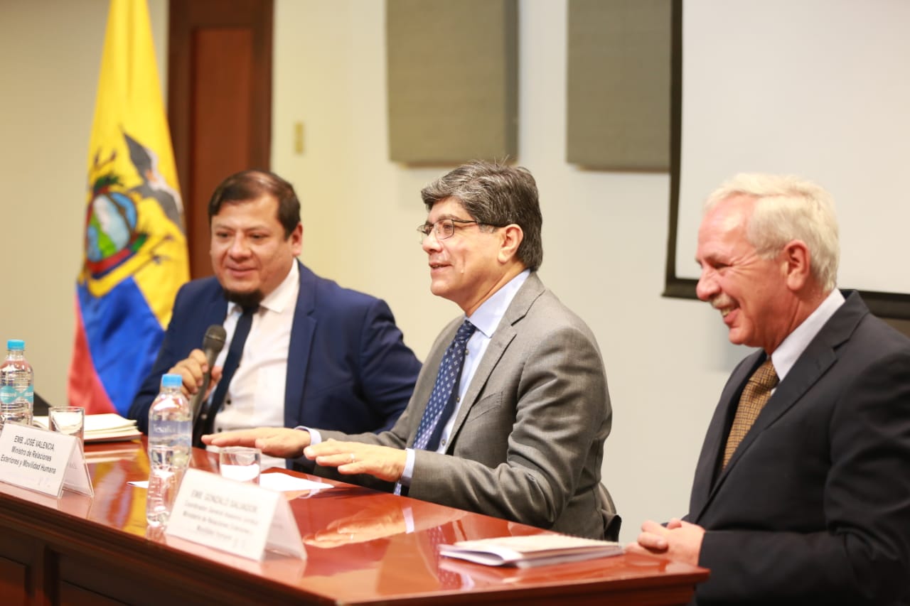 Oscar Solorzano Ecuador panel