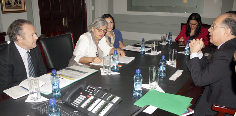 Vice President and Chancellor of the Republic of Panama, Isabel de Saint Malo de Alvarado (second right), Chairman of the Board of the Basel Institute on Governance, Prof Mark Pieth (left), Head of Compliance and Collective Action of the Basel Institute on Governance, Gemma Aiolfi (second left)