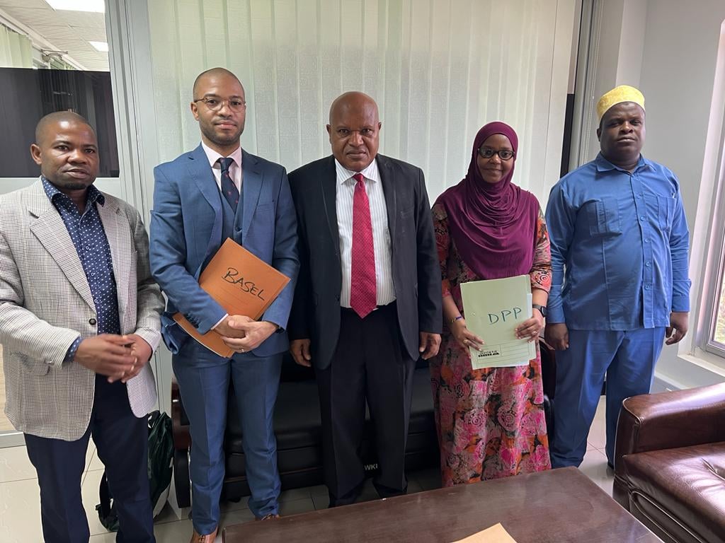 Members of Zanzibar's authorities and the Basel Institute on Governance at a signing ceremony