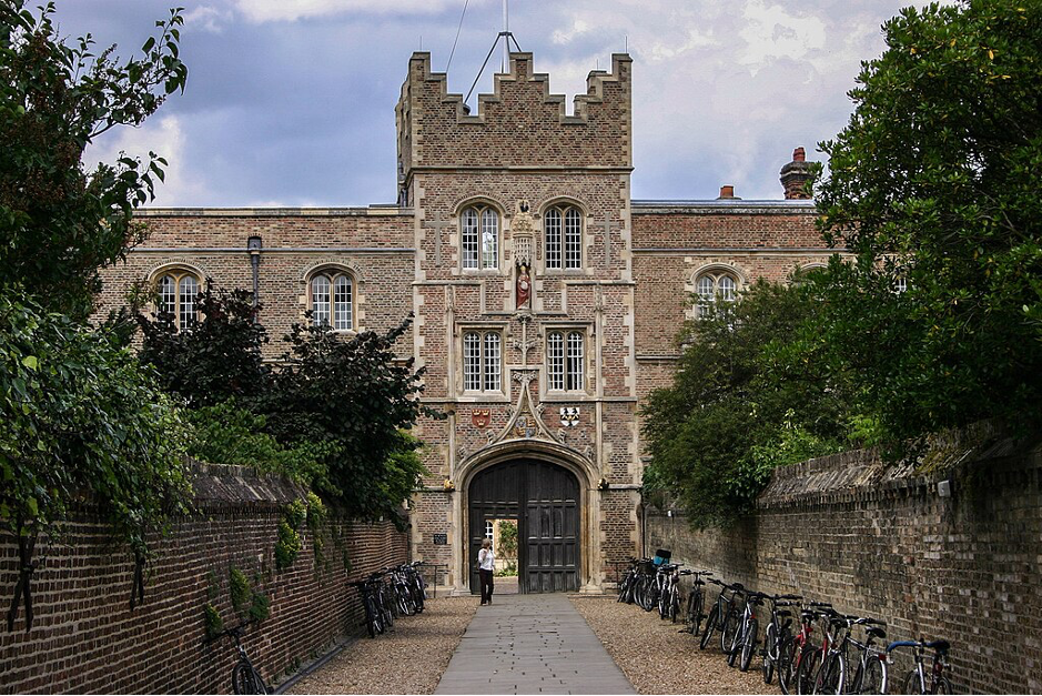 Jesus College by Kim Fyson, CC BY-SA 2.0, via Wikimedia Commons